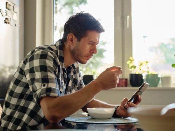 Dumskroling – Da li ste zavisni od čitanja loših vesti?